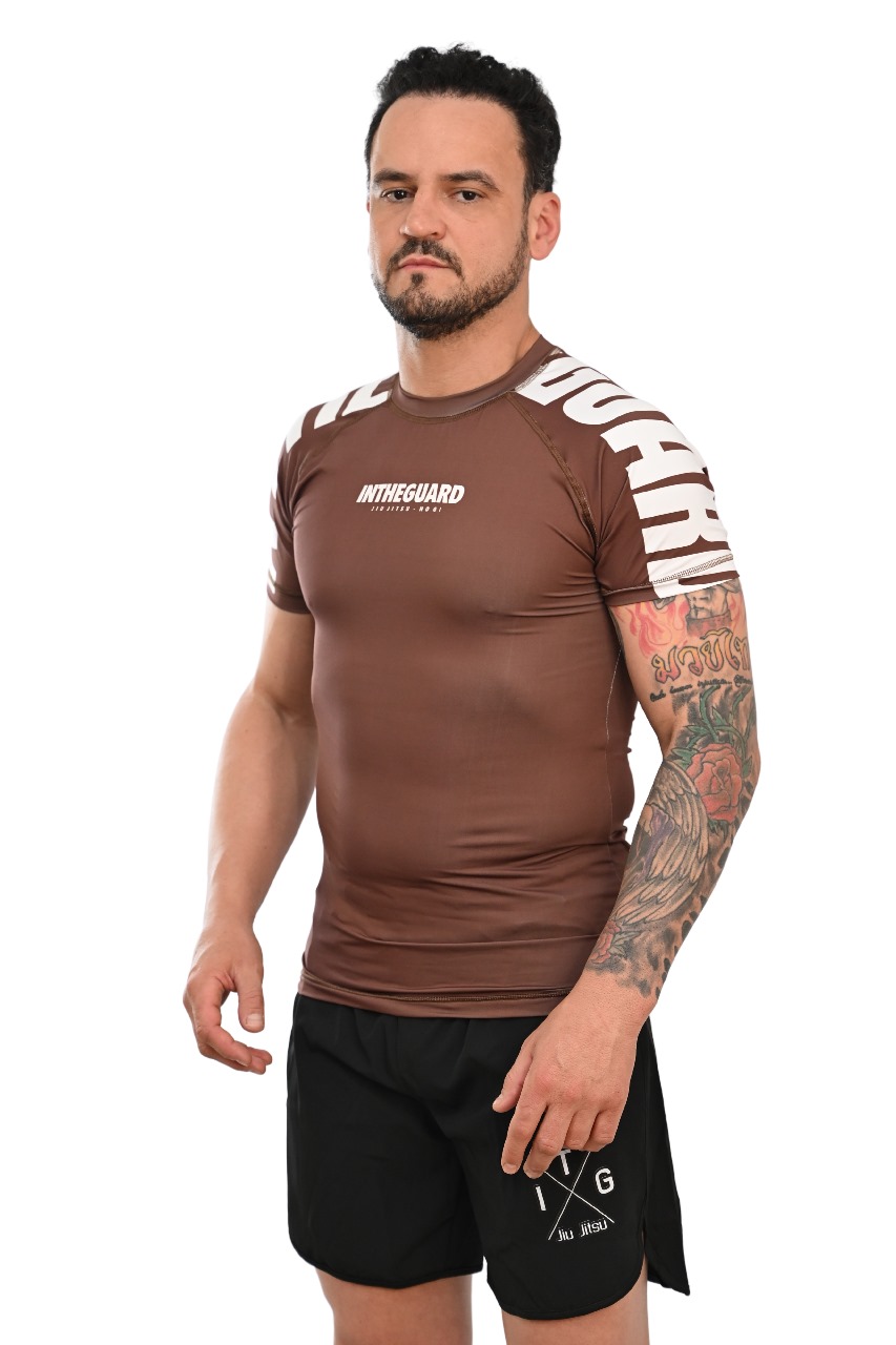 Rash Guard Masculina Cores Faixas Marrom