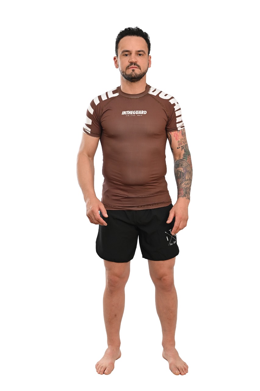 Rash Guard Masculina Cores Faixas Marrom