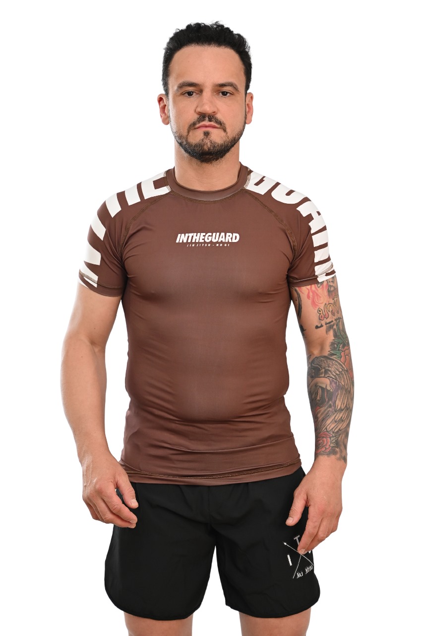 Rash Guard Masculina Cores Faixas Marrom