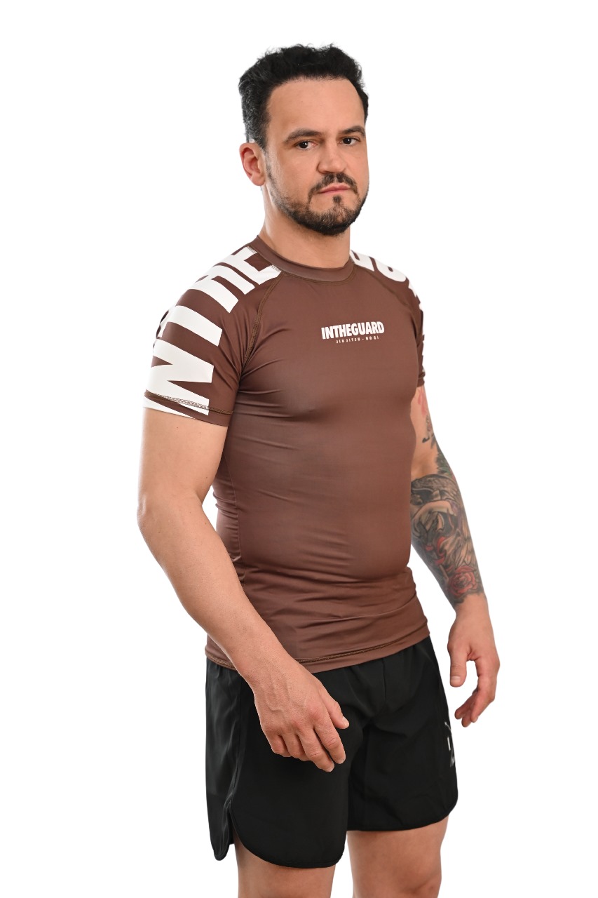Rash Guard Masculina Cores Faixas Marrom