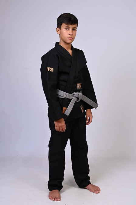 Kimono Infantil In The Guard ORELHA. Padrão CBJJ - Preto